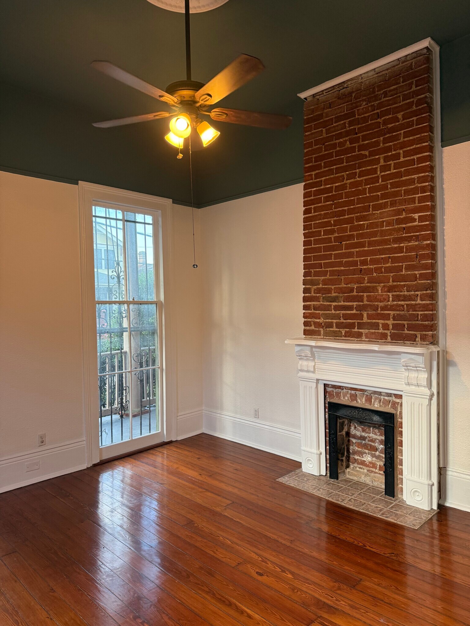 Living Room - 442 S Rendon St