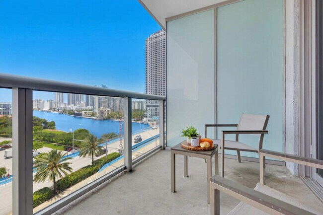 Building Photo - 2602 E Hallandale Beach Blvd