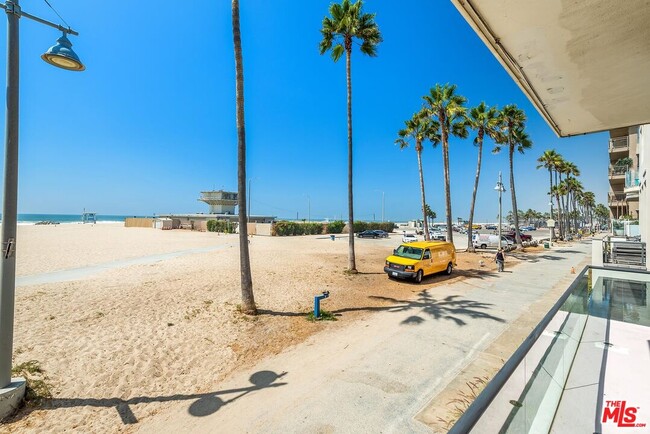 Building Photo - 2319 Ocean Front Walk