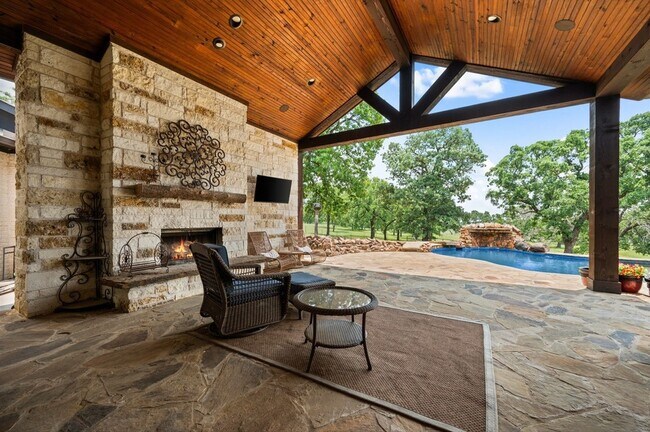 Building Photo - 248 Howard Rd