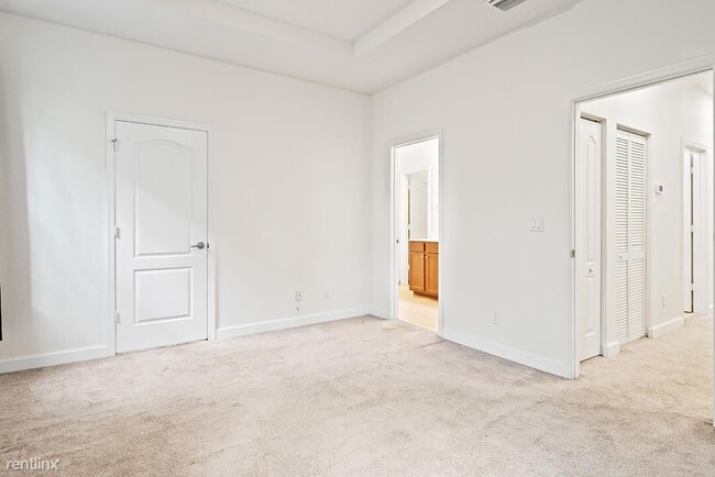 Building Photo - 3 br, 2.5 bath Townhome - Charleston Commons