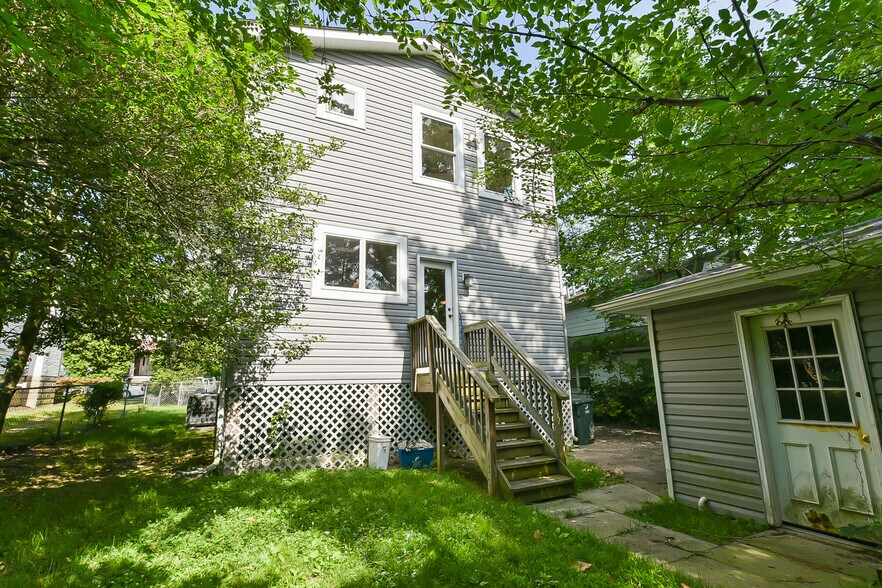 Building Photo - 1204 N Utah St