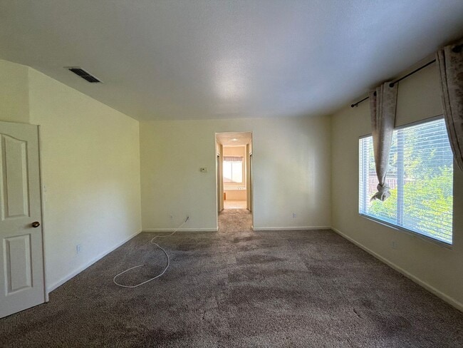 Building Photo - 709 Black Oak Way