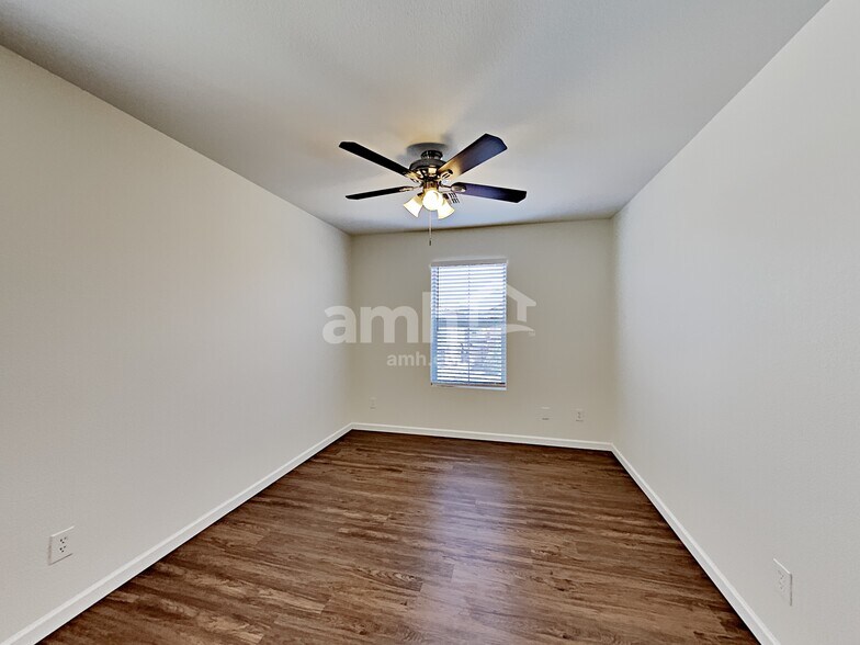 Building Photo - 40600 N Jay Ln