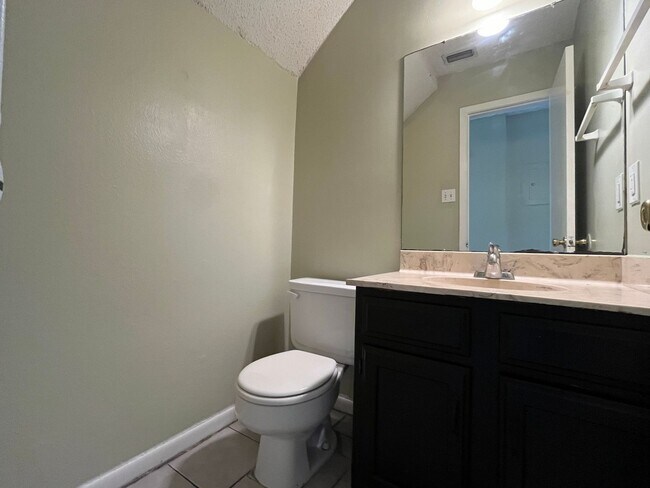 Building Photo - Southside Townhome