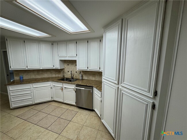 Building Photo - 617 Dunbar Dr