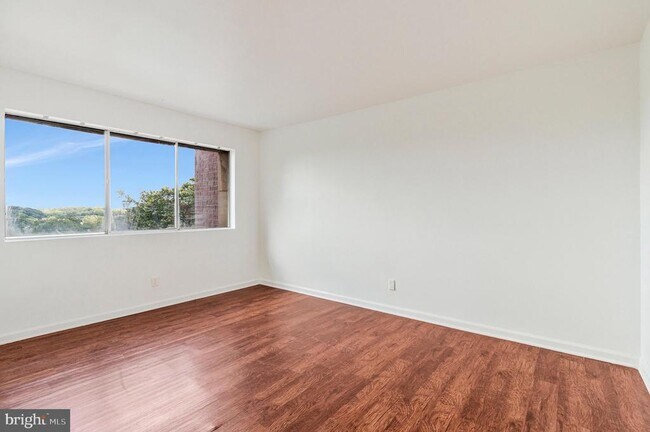 Building Photo - 5801 Quantrell Ave