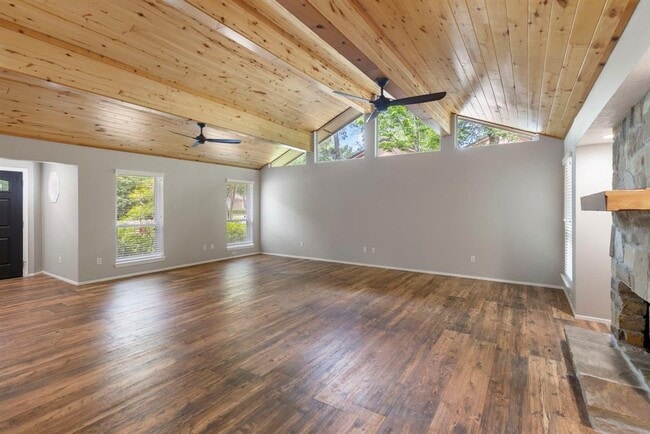 Building Photo - 21 Riverbank Dr