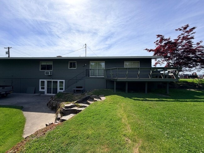 Building Photo - Country like setting! Spacious 3+ bed/ 1.5 bath house with garage, large yard, private deck and a...