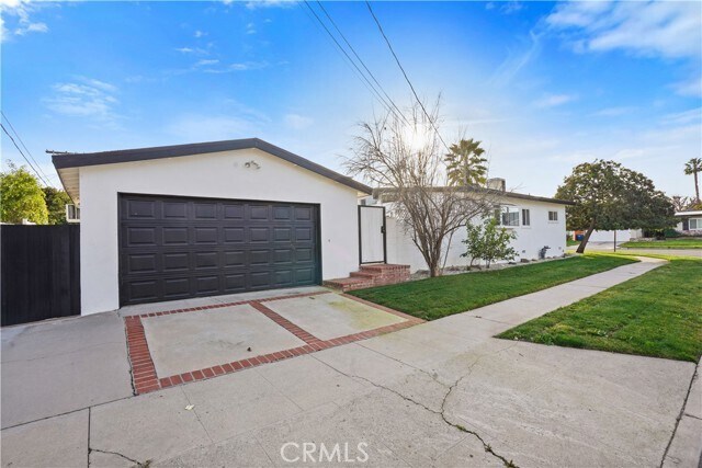 Building Photo - 5942 Graves Ave