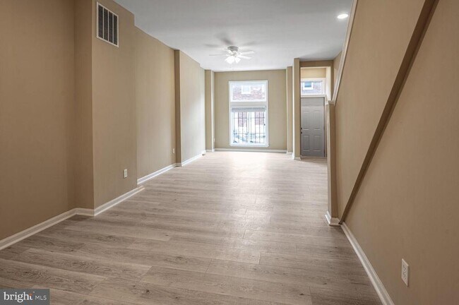 Building Photo - 1684 Darley Ave