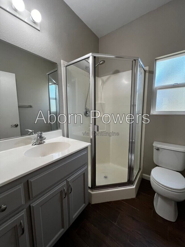 Building Photo - 626 Pearl Pl