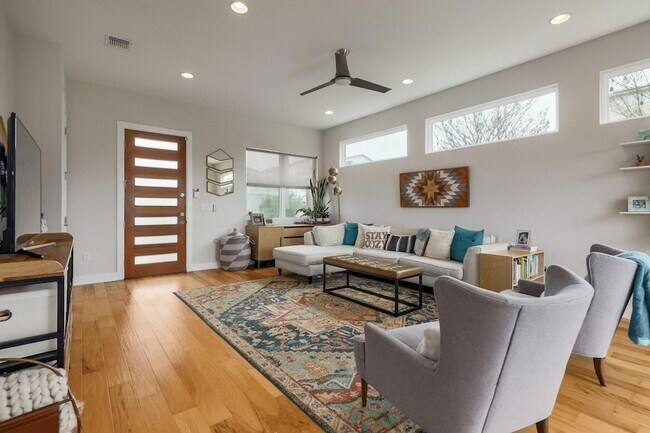 Building Photo - 7013 Boyle Dr