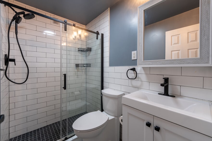 Bathroom - 8601 Manchester Rd