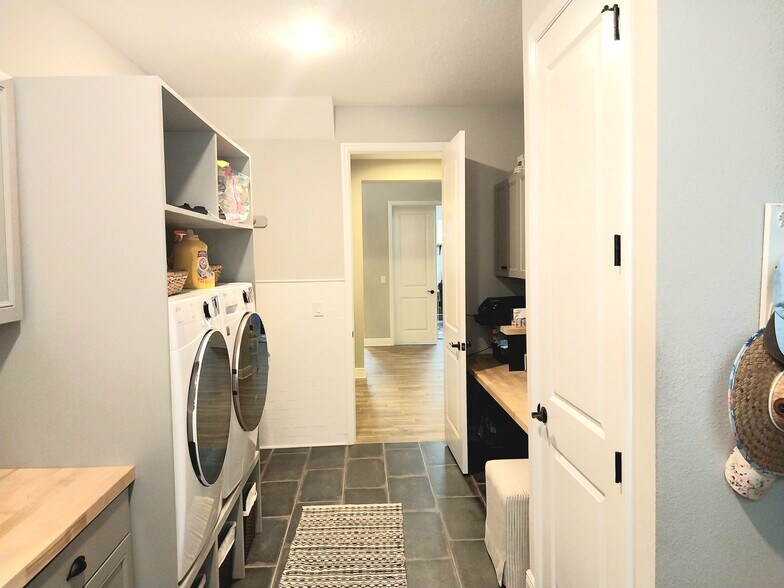 Building Photo - 5531 Native Henna Ct