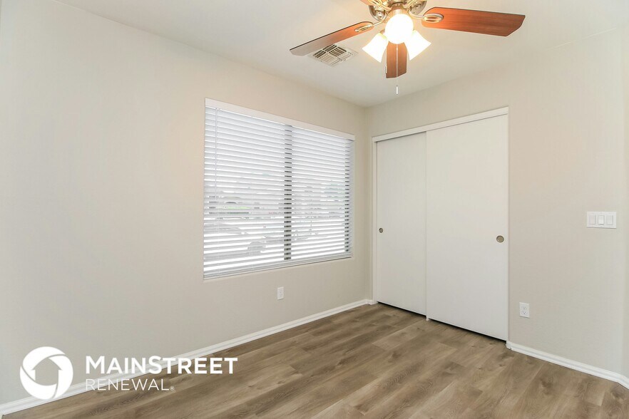 Building Photo - 1320 E Julie Ave