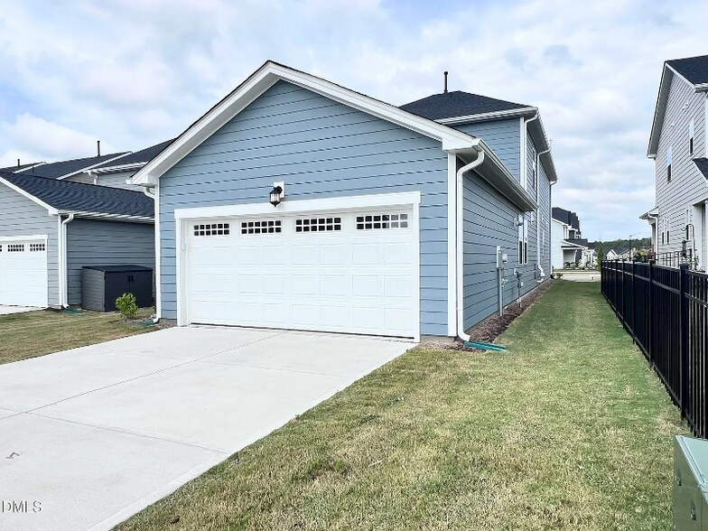 Building Photo - 413 Canyon Spring Trl