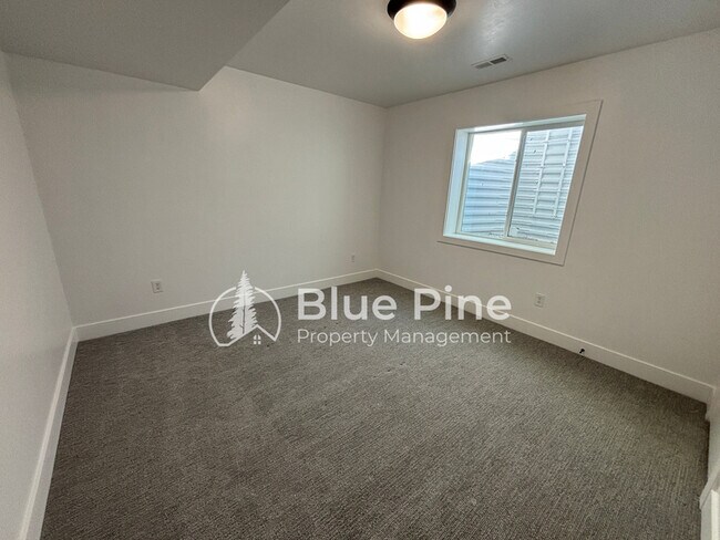 Building Photo - 4403 E Hatch Holw Ln