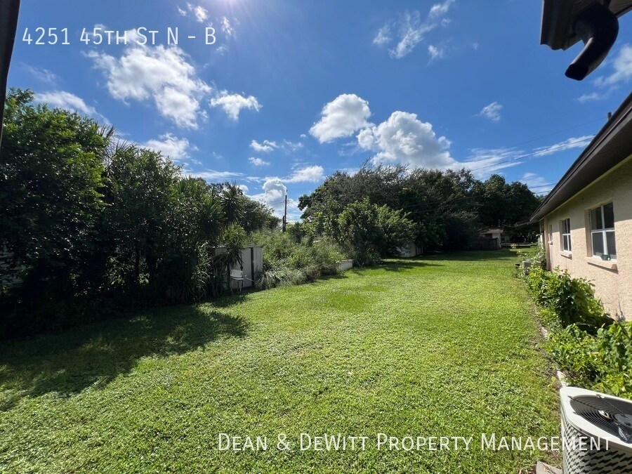 Building Photo - 2 Bed/1 Bath - Unit B