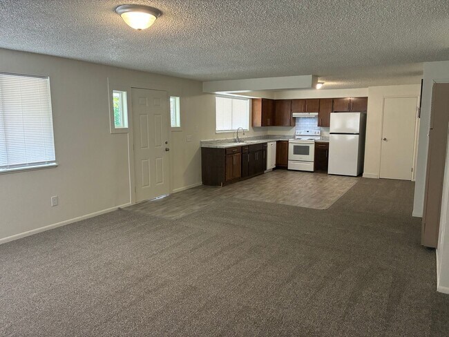Building Photo - 516 N Flora Rd