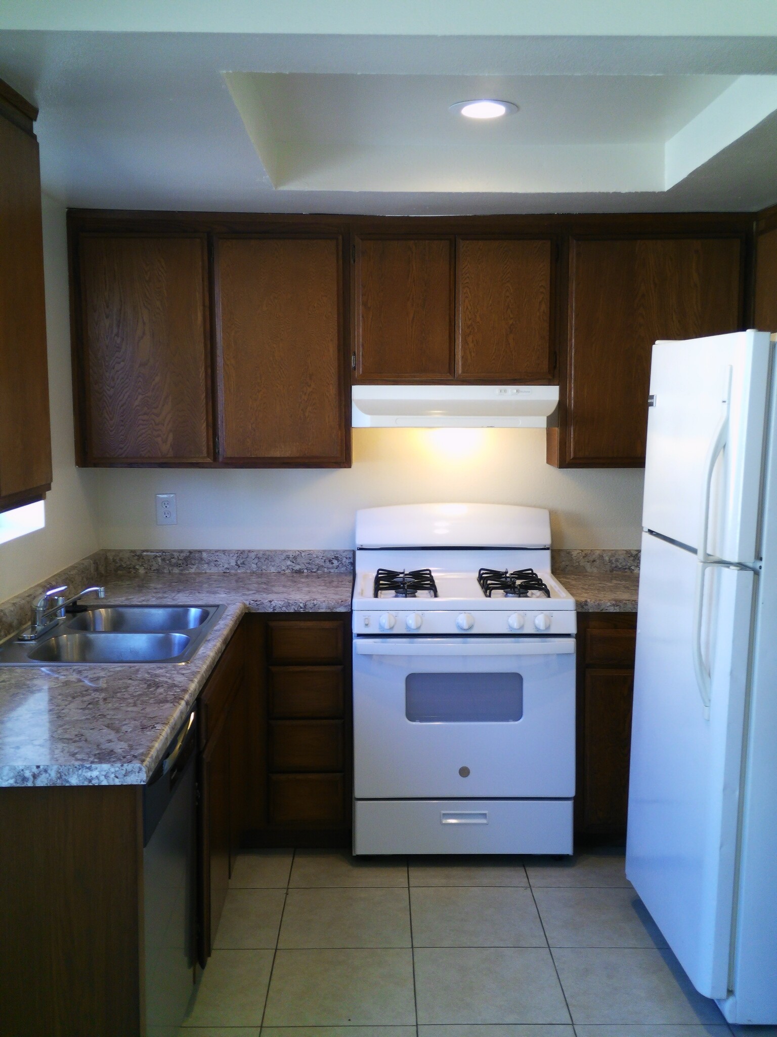 Kitchen - 404 W Barton Ave