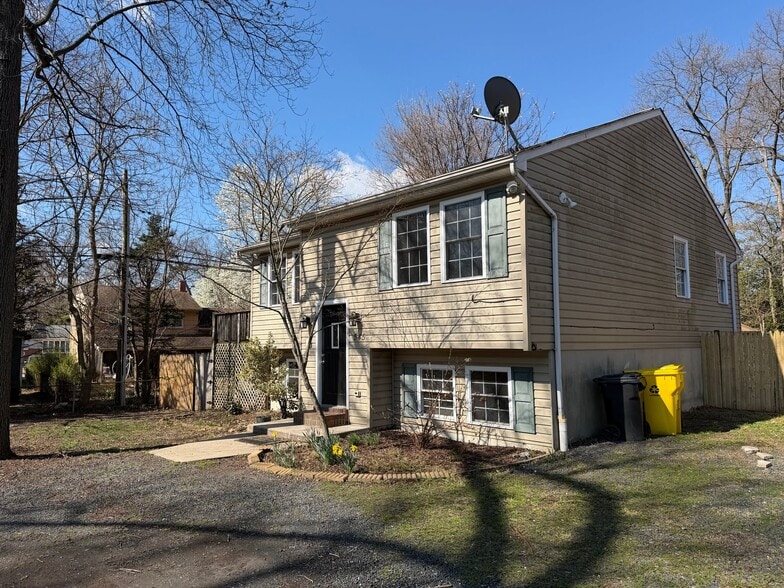 Building Photo - 545 Old Stage Rd