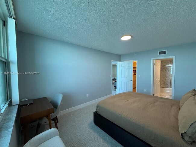 Building Photo - 800 Claughton Island Dr