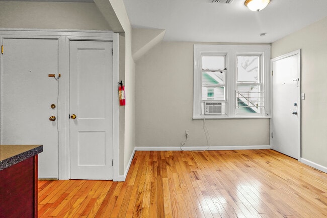 Building Photo - 117-119 Parkview