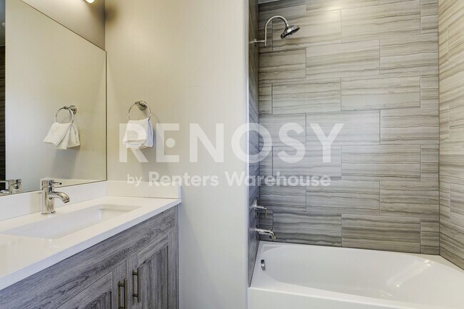 Building Photo - Prime Luxury Berkeley Townhouse with Rooftop Deck AVAILABLE NOW