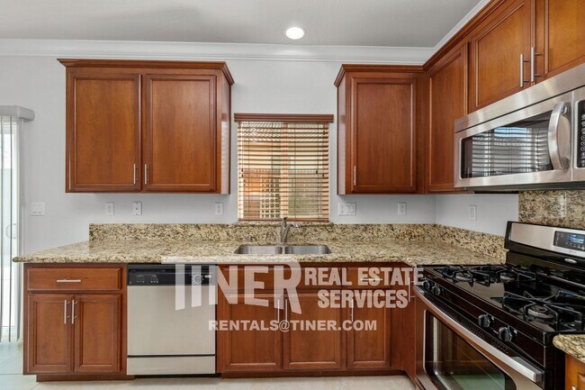 Building Photo - 1707 Grey Bunny Dr