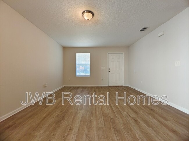 Building Photo - 8606 Eaton Ave