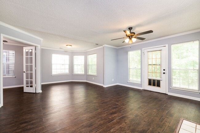 Building Photo - Terrace level condo in great Johns Creek location!