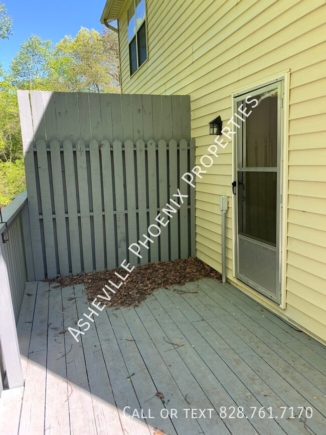 Building Photo - 141 Rocking Porch Ridge