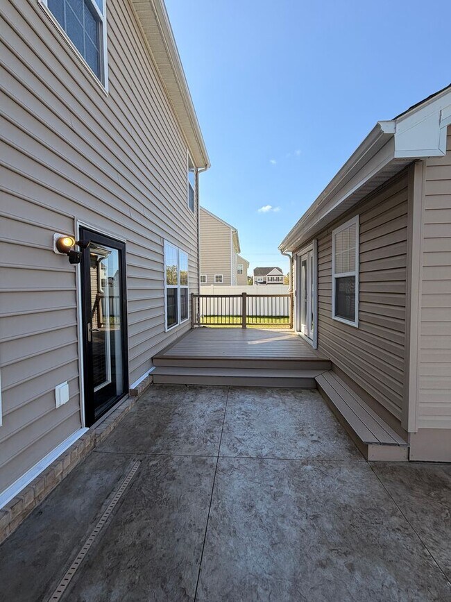 Building Photo - 42 Kilverstone Way