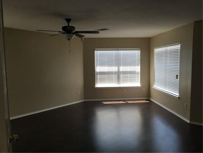 Building Photo - 1203 Sheltie Ln