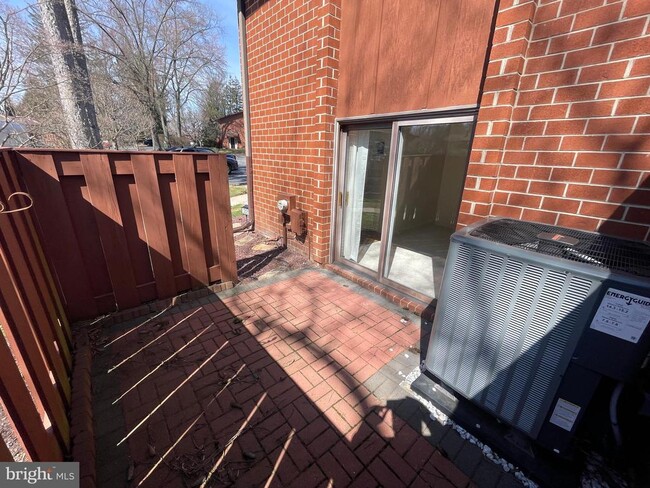 Building Photo - 301 Worthington Dr