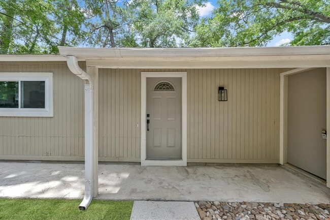 Building Photo - 21 Gambrel Oak Pl