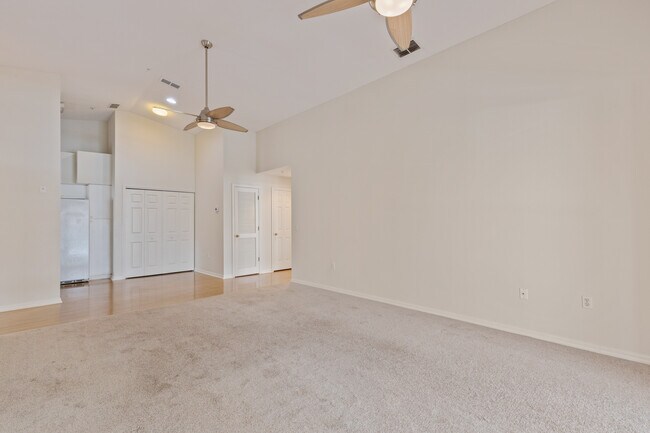 Building Photo - 4240 Central Sarasota Pky