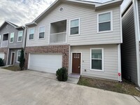 Building Photo - Contemporary Living with All The Features ...