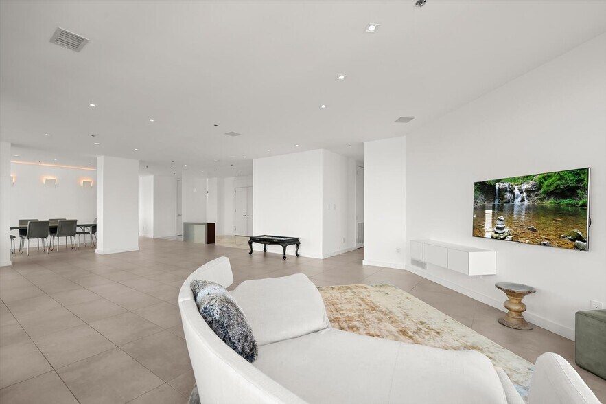 Building Photo - 100 Harborview Dr