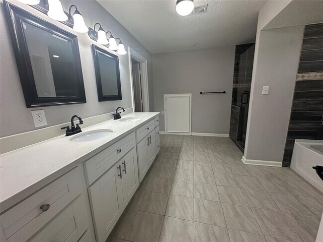 Building Photo - 11610 Cypresswood Dr
