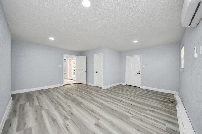 Building Photo - 9406 Vickijohn Dr