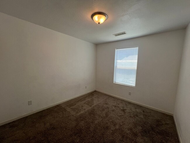 Building Photo - modern 3-bedroom, 2.5-bathroom home locate...