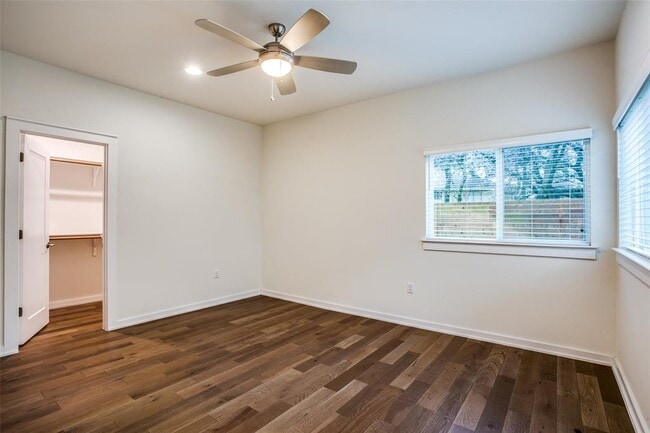 Building Photo - 6800 Menchaca Rd