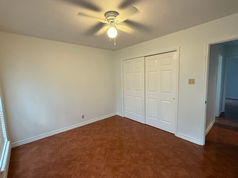 Building Photo - 1907 Summerwood Dr