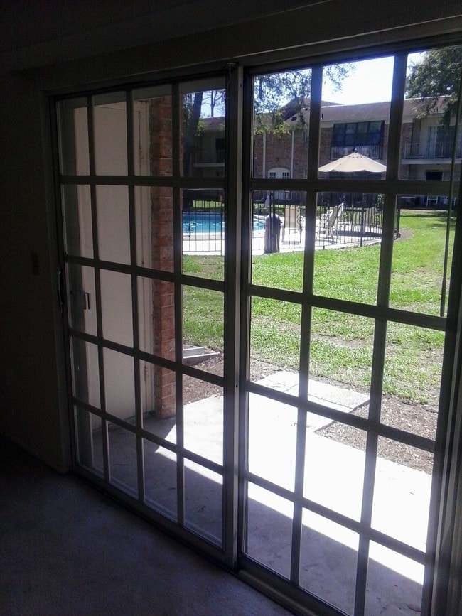 LIVING ROOM - 5201 Atlantic Blvd