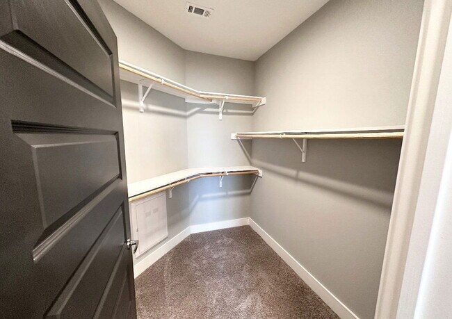 Building Photo - 5005 E Parmer Ln