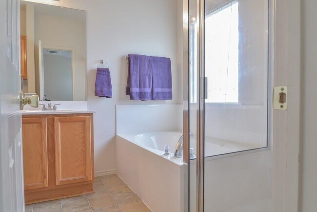 Building Photo - 520 Fort Thomas Pl