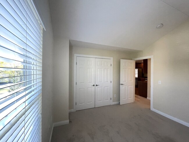 Building Photo - 5615 Frawley Dr