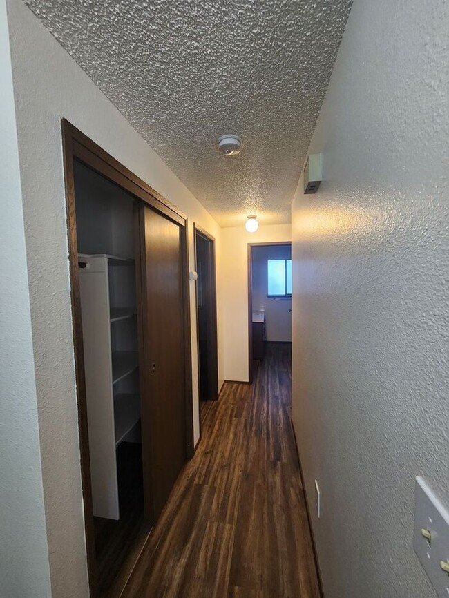 Building Photo - Nice 2 Bedroom Duplex in Edgewood!